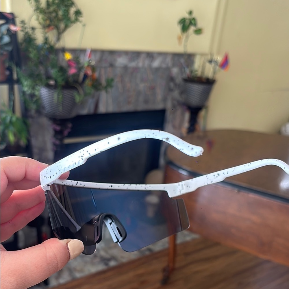 Colorful Reflective Sunglasses - Picture 4 of 4
